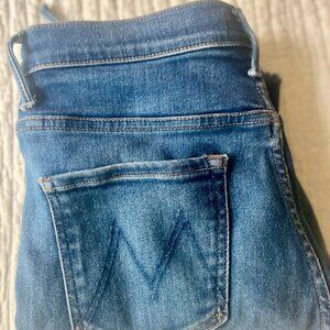 MOTHERJeans: The Insider Crop Step Fray (color: Home Movies), as is